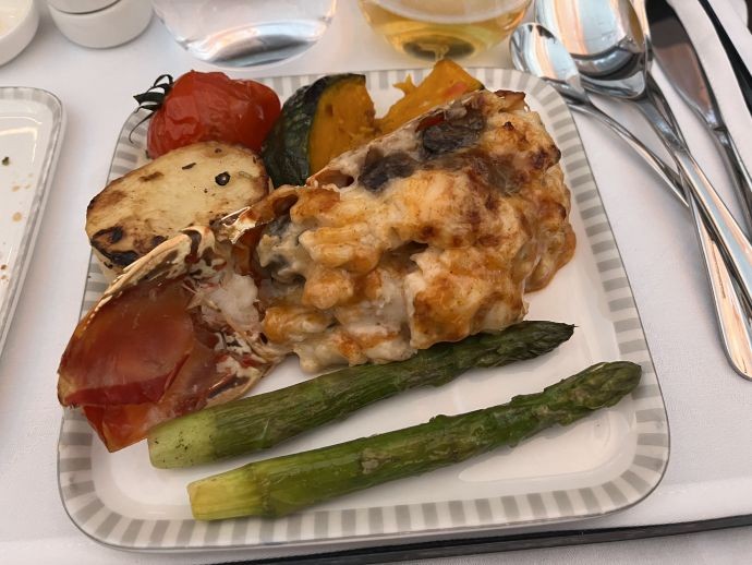 シンガポール~マレ便ビジネスクラス機内食のロブスター(ブック・ザ・クック)