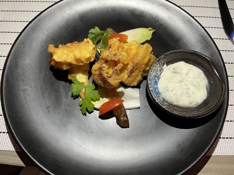 水上レストラン「Flavours」のお魚のフライ
