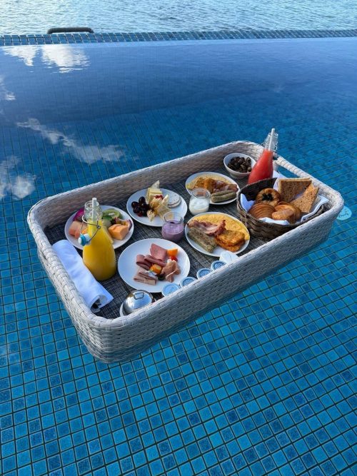 昨晩夕食時に予約したフローティング•ブレックファーストに朝からテンション上がる