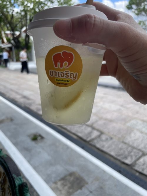 「Charoen Tea and Bake」のタイティー