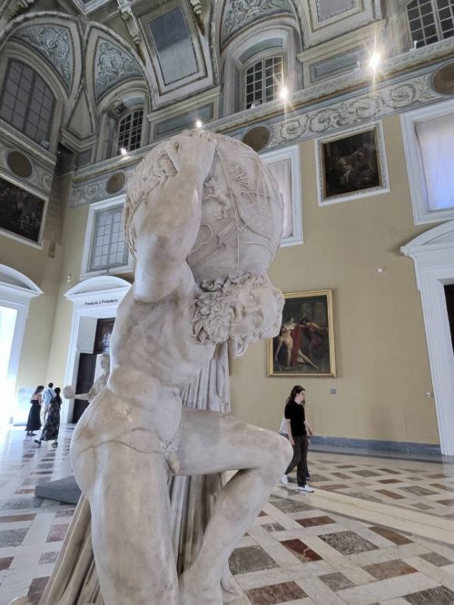 国立考古学博物館「ファルネーゼのアトラス」 大阪・関西万博のイタリア館で展示されていたもの