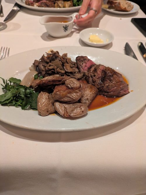 「ギャラガーズ ステーキハウス」でランチ お肉が本当に美味しかったです！