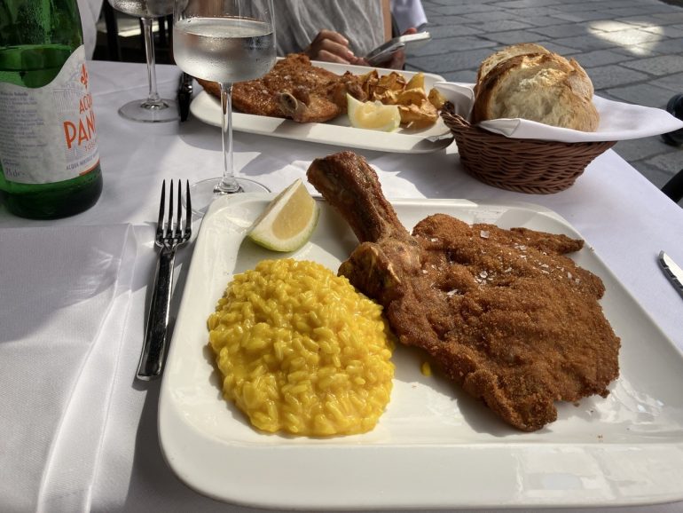 ようやくレストランで味わえた念願のミラノ風カツレツ