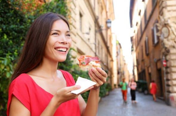 イタリアのファストフードと言われているピザを食べ歩く