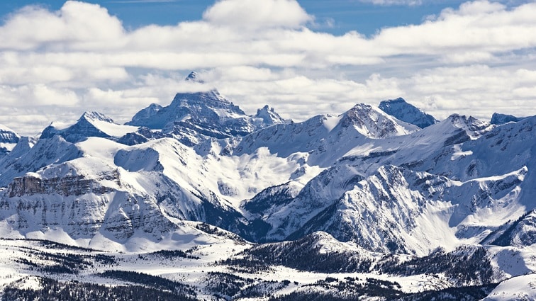 バンフの南、スキーリゾートとしても有名なアシニボイン山/イメージ