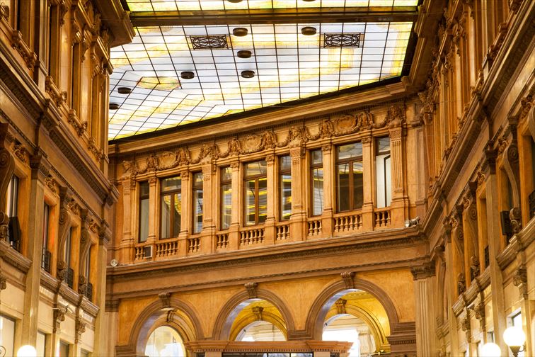 高い天井が開放的なガッレリア アルベルト ソルディ