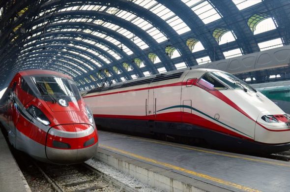 特急電車フレッチャは、フレッチャロッサ、フレッチャルジェント、フレッチャビアンカの3種類がある