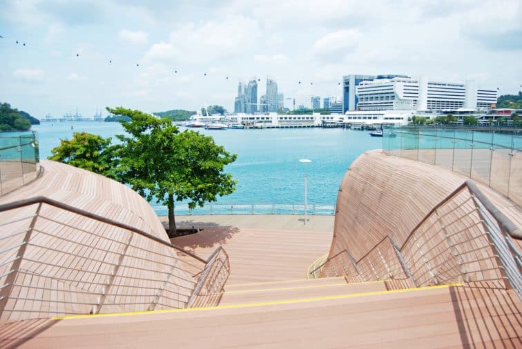 セントーサ島へ徒歩で行くためのボードウォーク