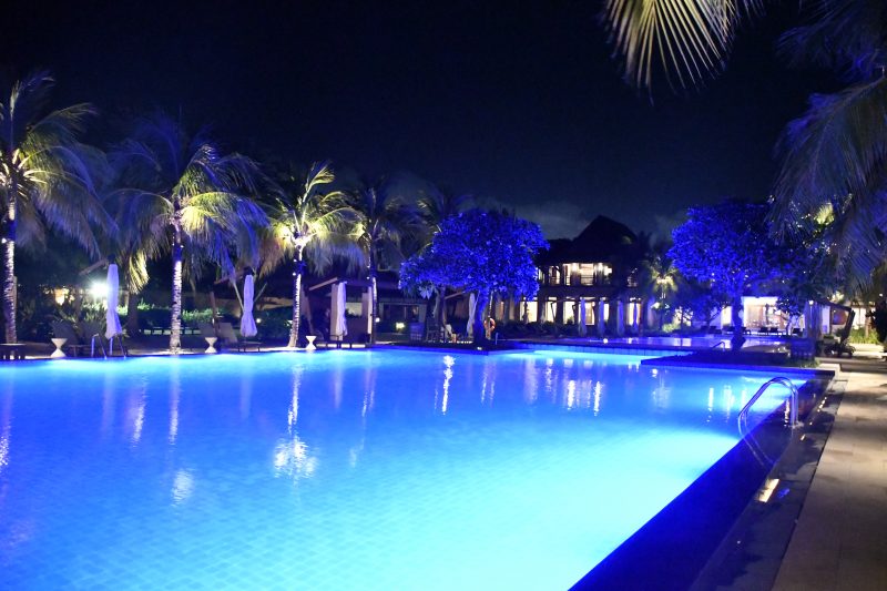infinity pool crimson cebu hotel
