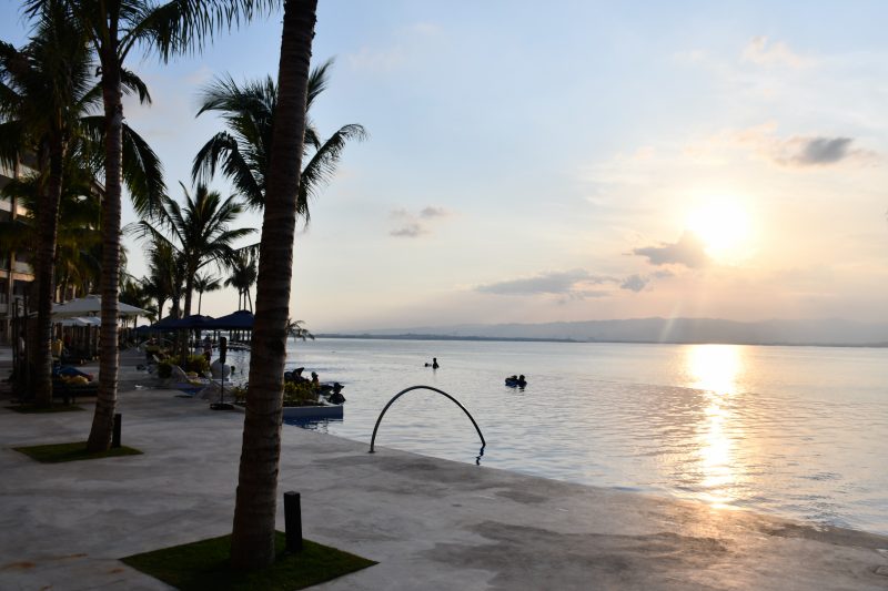 infinity pool dusit thani mactan cebu hotel