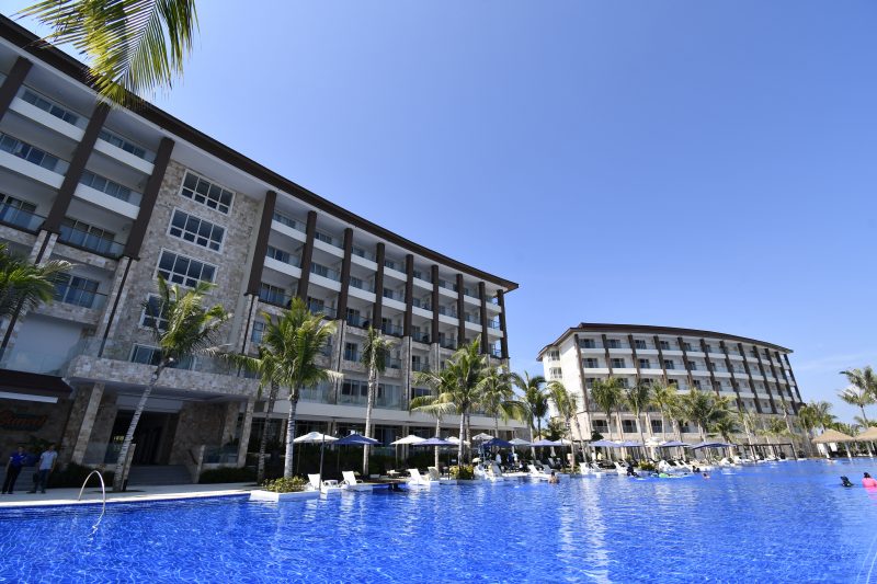 infinity pool dusit thani mactan cebu hotel