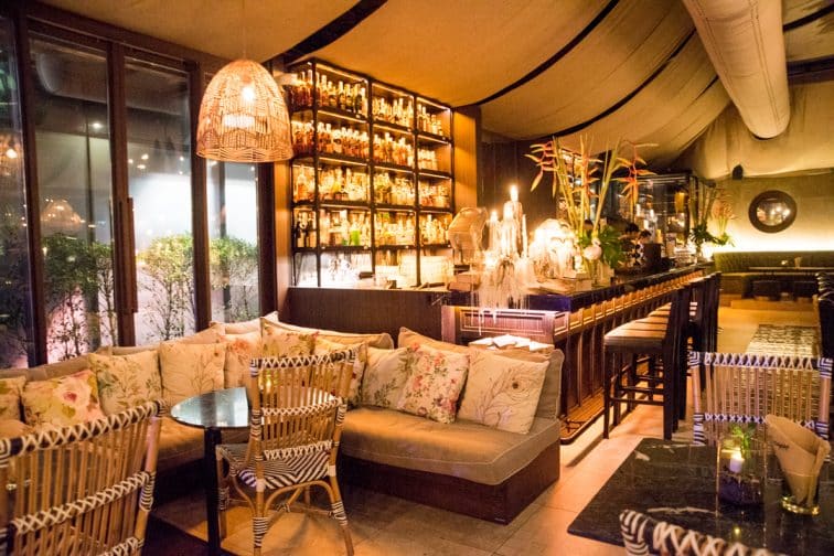 ESCAPE BANGKOKの室内席