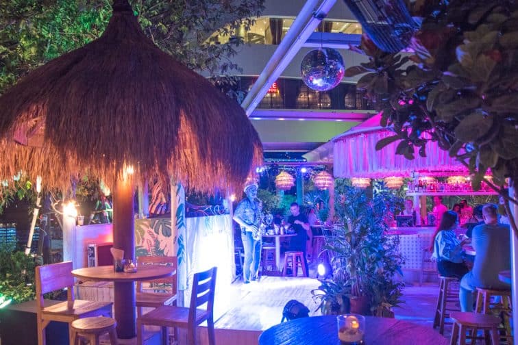 ESCAPE BANGKOKの屋外ステージ