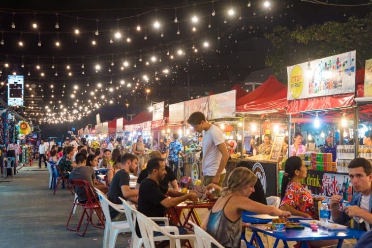 パトンエリアのマーケット「OTOP」」