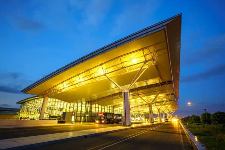 ハノイのノイバイ国際空港の夜景