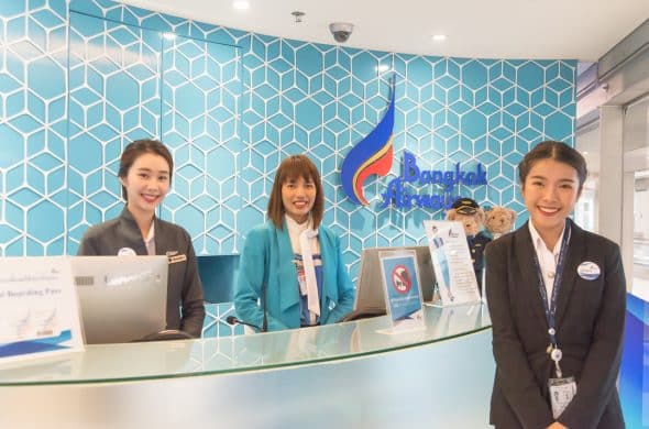 バンコクエアウェイズの笑顔が素敵なタイ人スタッフ