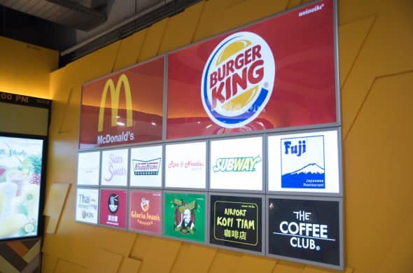 スワンナプーム空港搭乗ゲート付近のフードコート