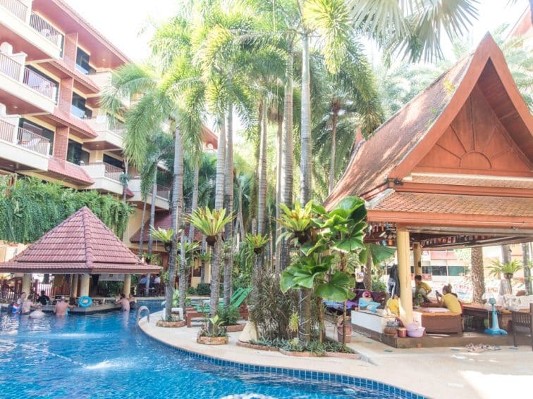 バウマンブリホテルのメインプール