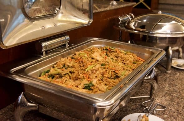 バウマンブリホテルの温かい朝食ビュッフェ