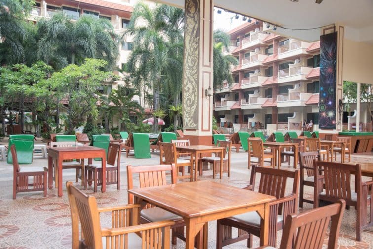 バウマンブリホテルの朝食会場