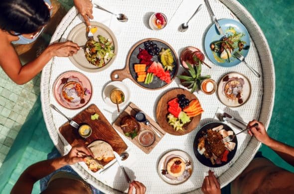 floating breakfast