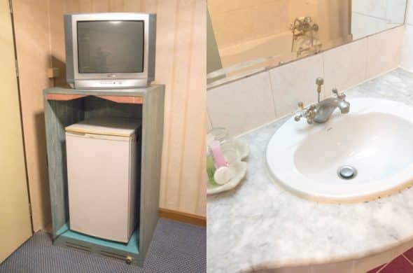 ナサベガスホテルのテレビと洗面所