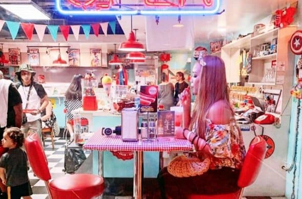 Fizz&Co. レトロポップな店内