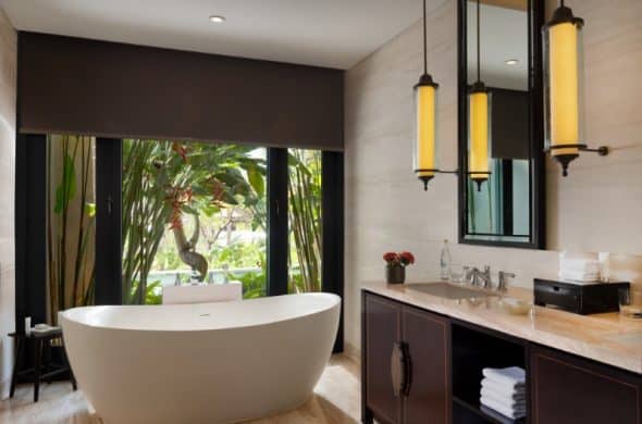 The Apurva Kempinski Bali_Grand Deluxe Lagoon Bathroom