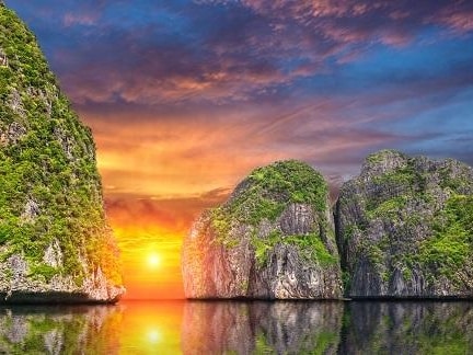 ピピ島に沈む美しい夕日の景色