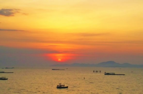 デュシタニ パタヤ夕陽