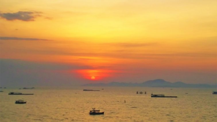 デュシタニ パタヤ夕陽