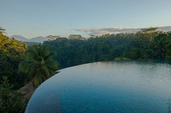 インフィニティプールからの壮大な景色