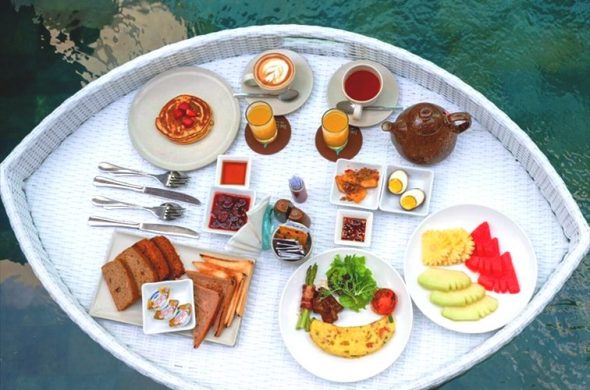 leaf jimbaran floatingbreakfast2 bali