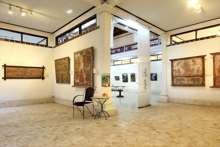 「アルマ・ミュージアムリゾート」さまざまな絵画やアートの展示