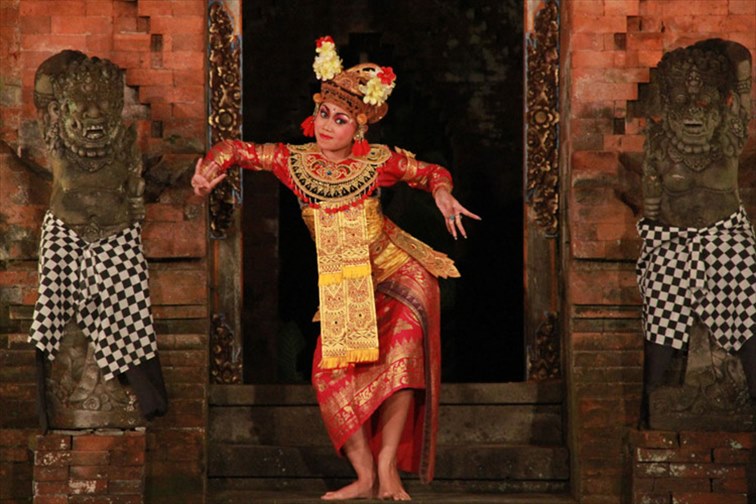 「アルマ・ミュージアムリゾート」バリ伝統舞踊も観賞できます