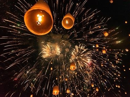 コムローイ祭りの様子