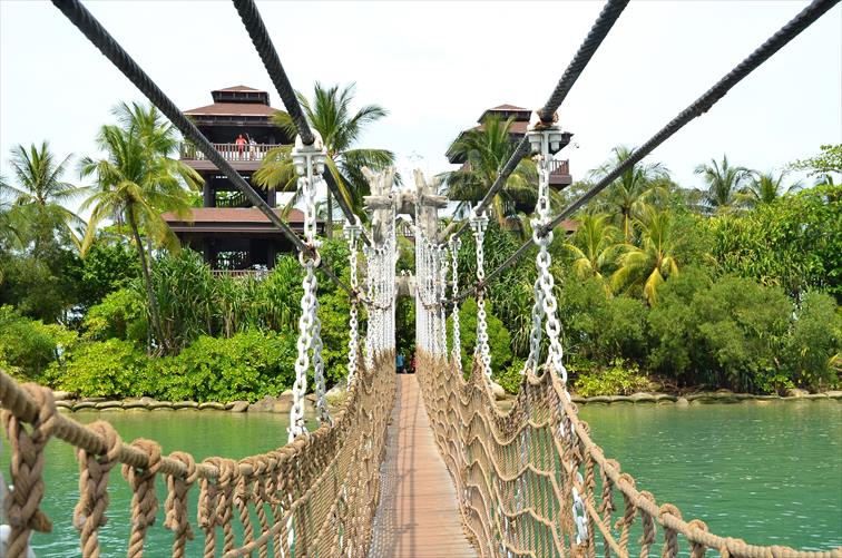 つり橋を渡ってアジア最南端のパラワン島へ