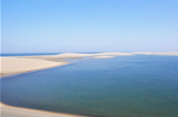 カタール 砂漠に囲まれた内海