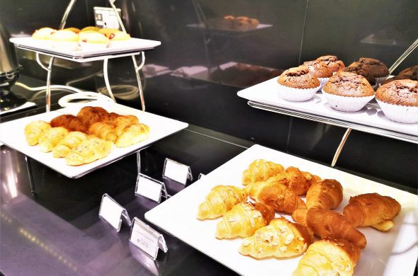 ドーハ空港カタール航空ビジネスラウンジ食事