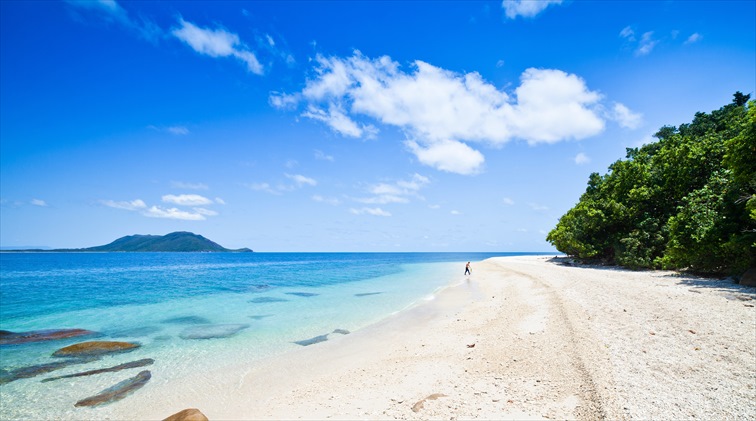 真っ白な砂浜と透明度の高い静かな魅力のある「ヌーディービーチ」