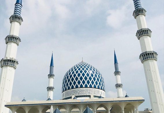 マレーシア最大のモスク「ブルーモスク」