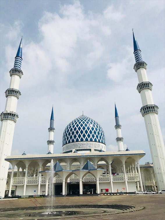 マレーシア最大のモスク「ブルーモスク」