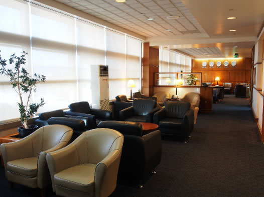 united guam airport lounge