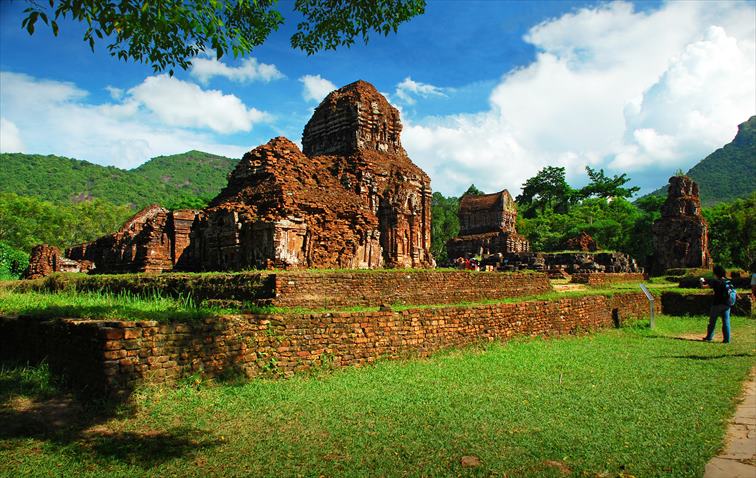 ミーソン遺跡のレンガ造りの堂塔