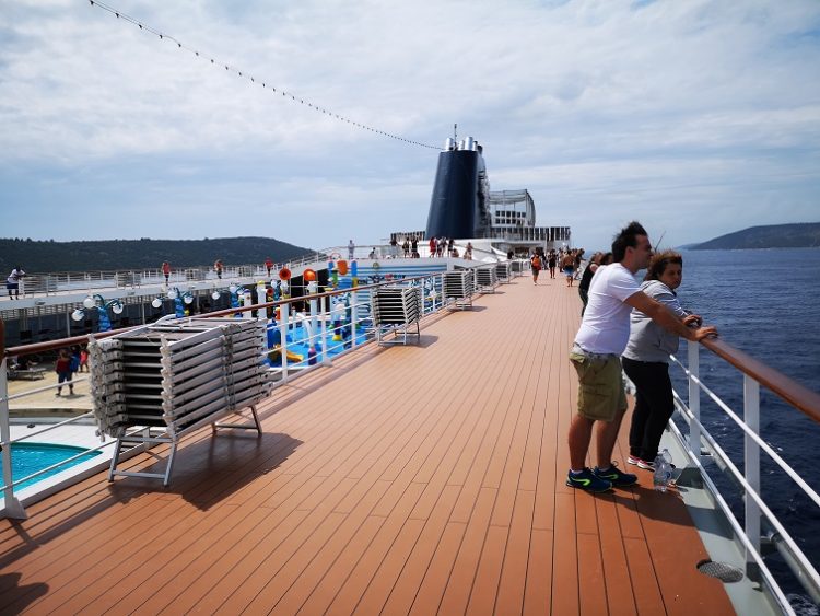 クルーズ 船内散策