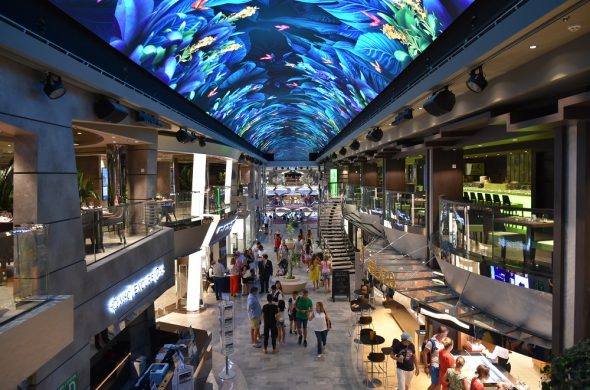 MSCグランディオーサ 中央プロムナード 屋根