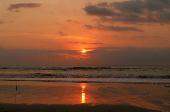 夕日を存分に楽しみながら写真を撮りたい場合は、スミニャックのビーチがオススメ