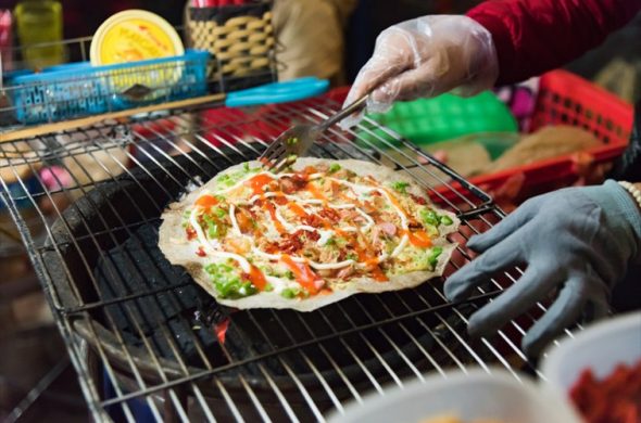 屋台や食堂でローカルグルメ