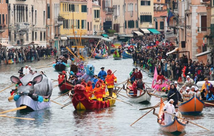 ベネチア・カーニバル 水上パレード