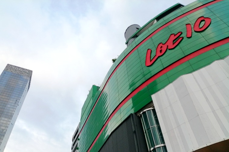 ブキビンタンエリアで有名なショッピングモール「Lot10」